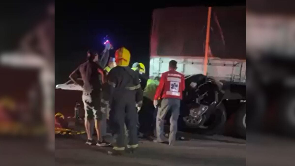 Engavetamento na BR-101 mata uma pessoa e deixa ao menos cinco feridos em Barra Velha