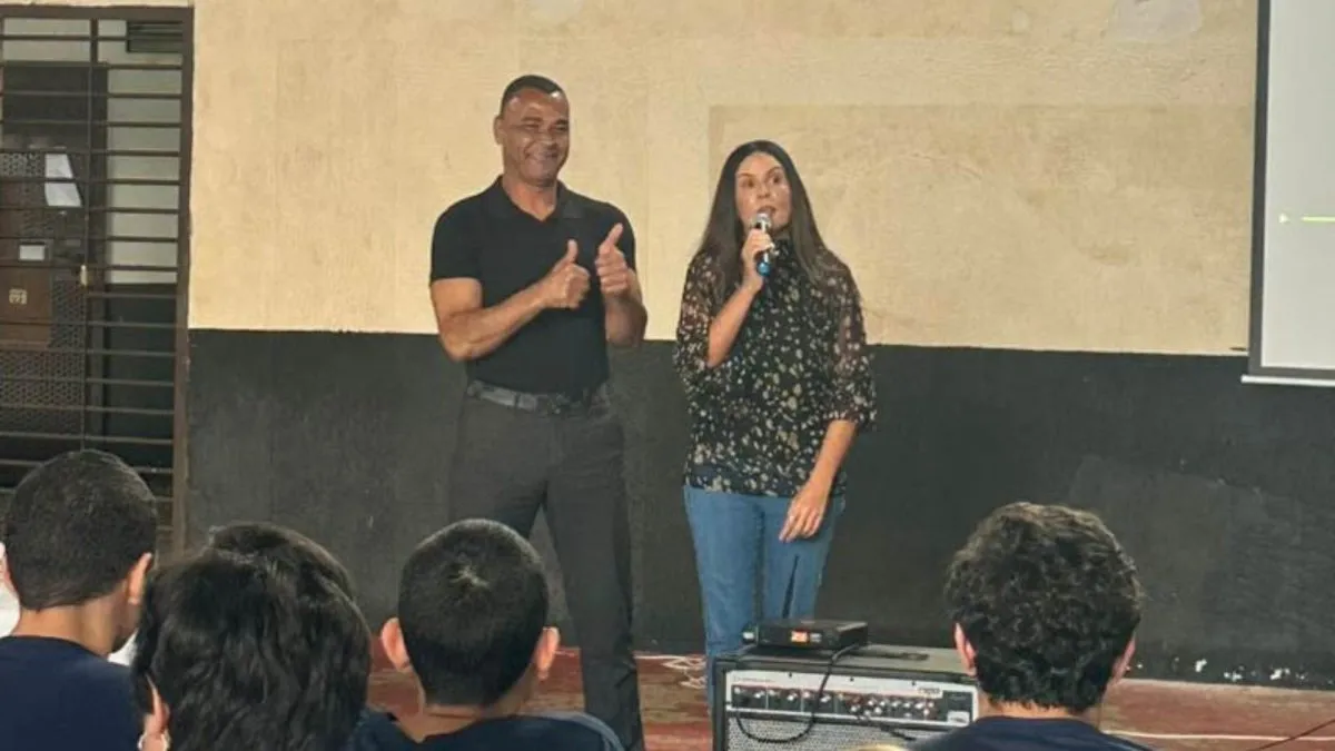 Cafu faz palestra para adolescentes apreendidos no Paraná