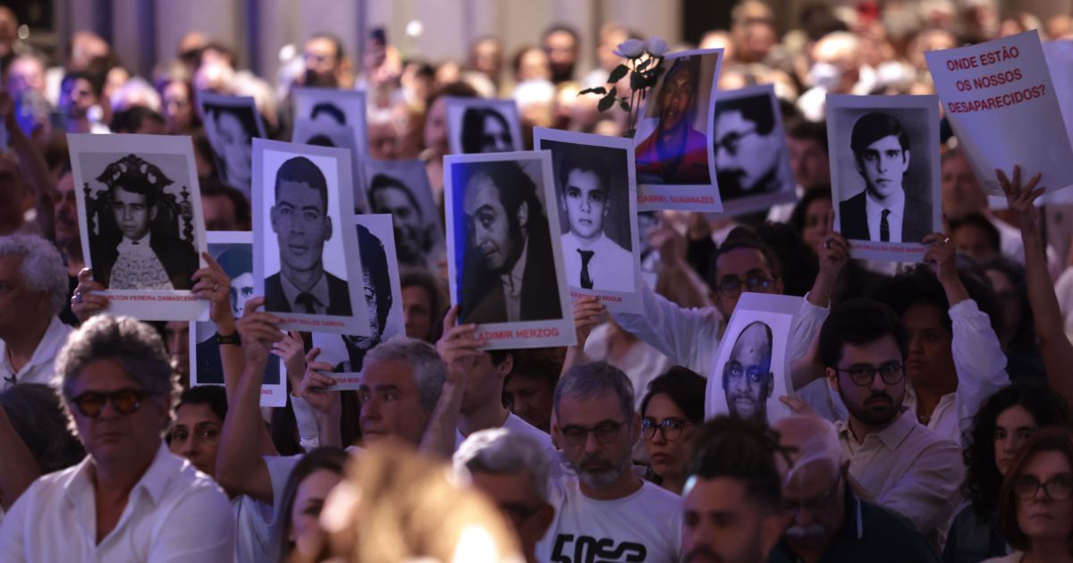 Ato em homenagem a Vladimir Herzog lota Catedral da Sé em SP