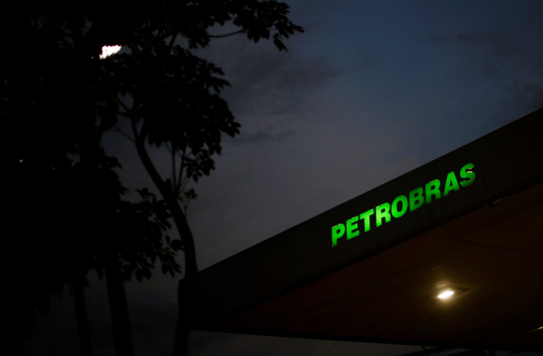 O que muda com corte dos preços da gasolina? XP destaca impacto para Petrobras e IPCA