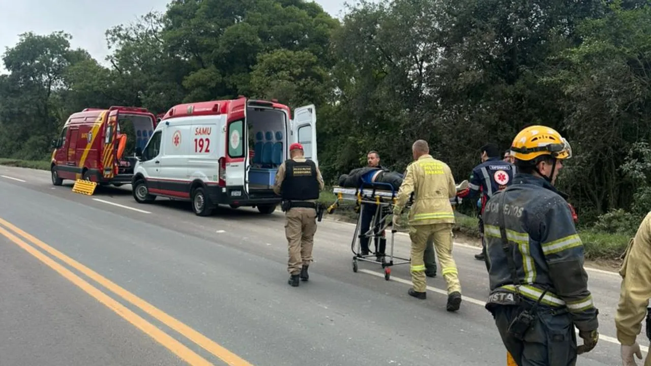 Motorista fica preso às ferragens na Rodovia dos Minérios