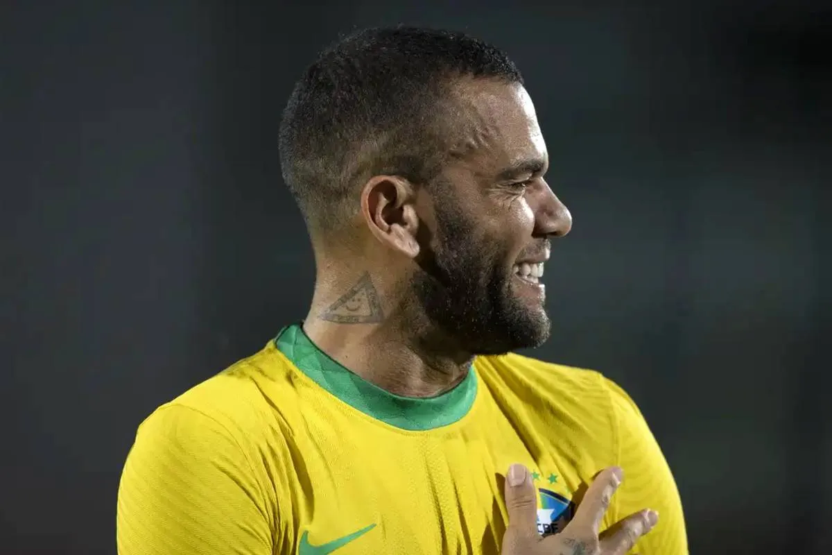 Você vai se chocar ao saber quanto Daniel Alves já perdeu na prisão