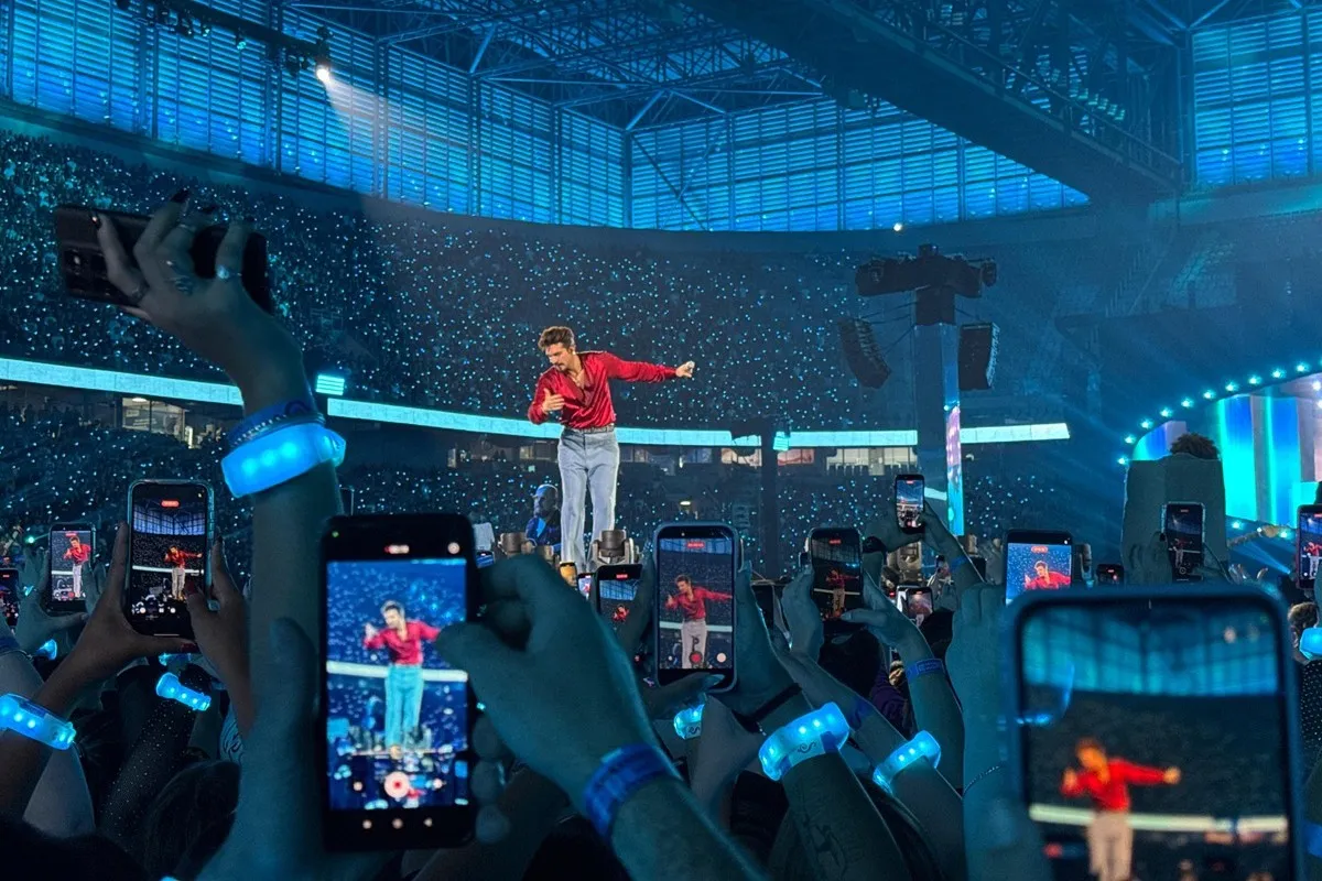 Luan Santana entrega show de quase três horas em Curitiba