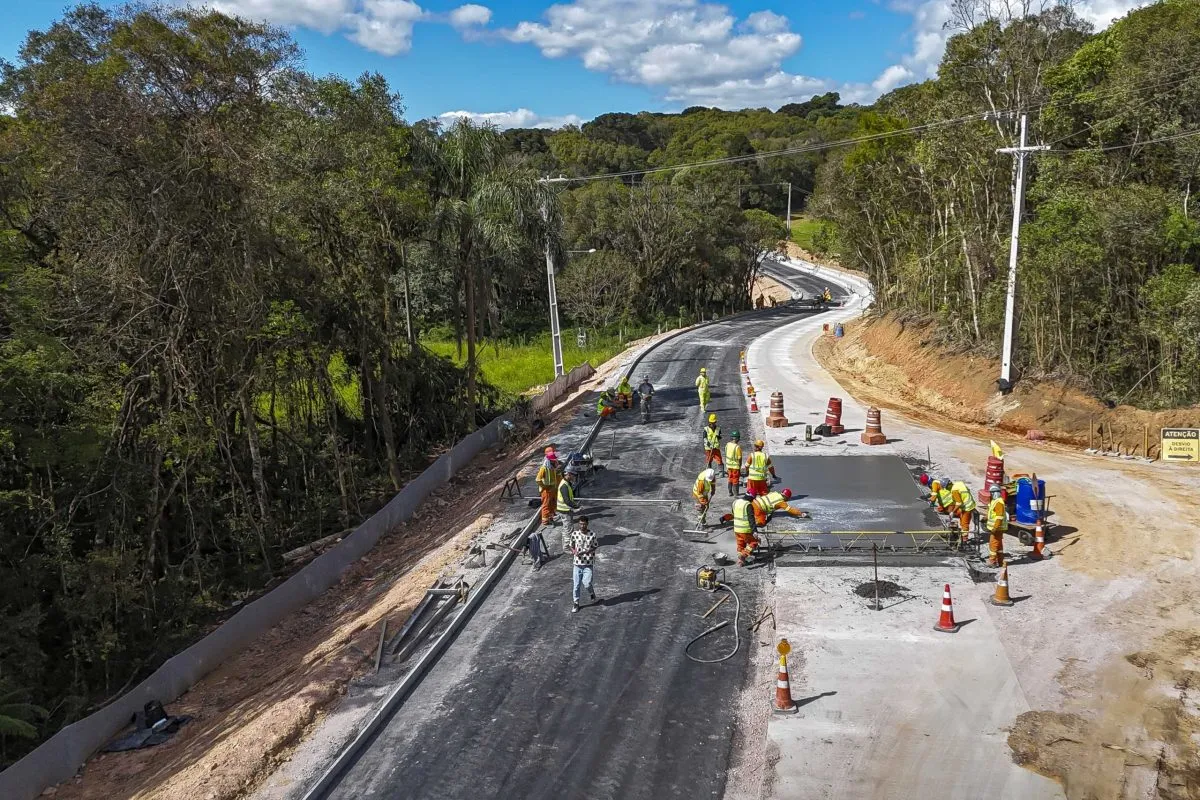Obra em estrada da Grande Curitiba alcança 40% de execução