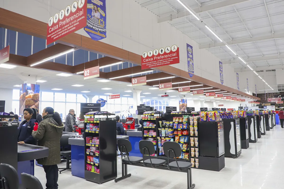 Curitiba ganha quase 300 novos supermercados em 2025