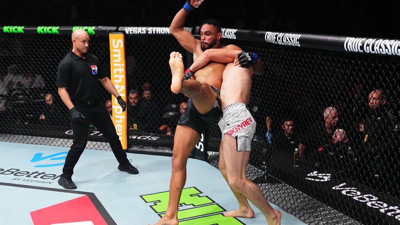 Raffael Cerqueira é atropelado por estreante e se complica no UFC