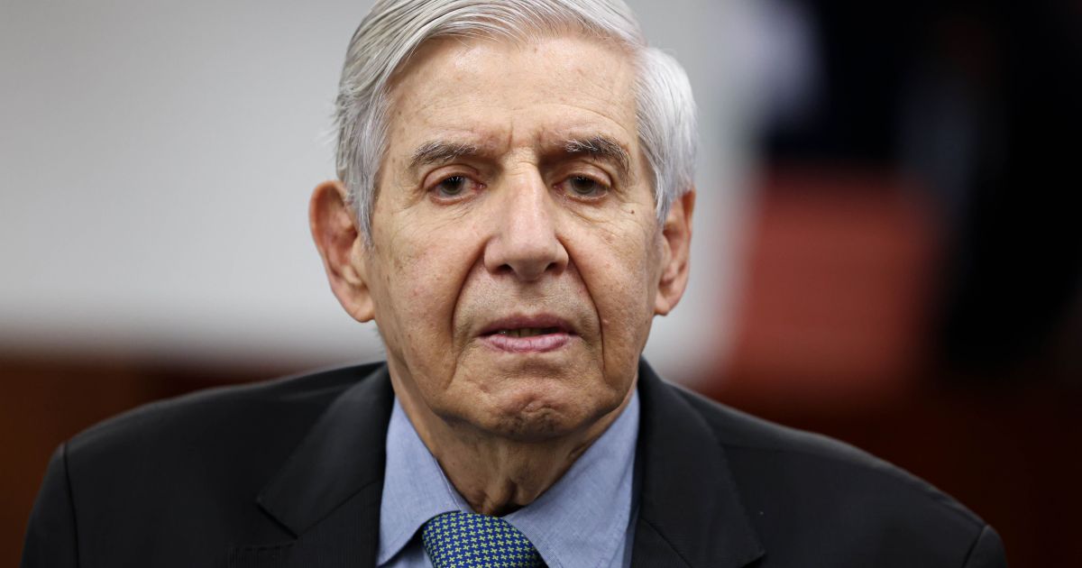 “Agora é só esperar eles virem me pegar”, diz Heleno à CNN