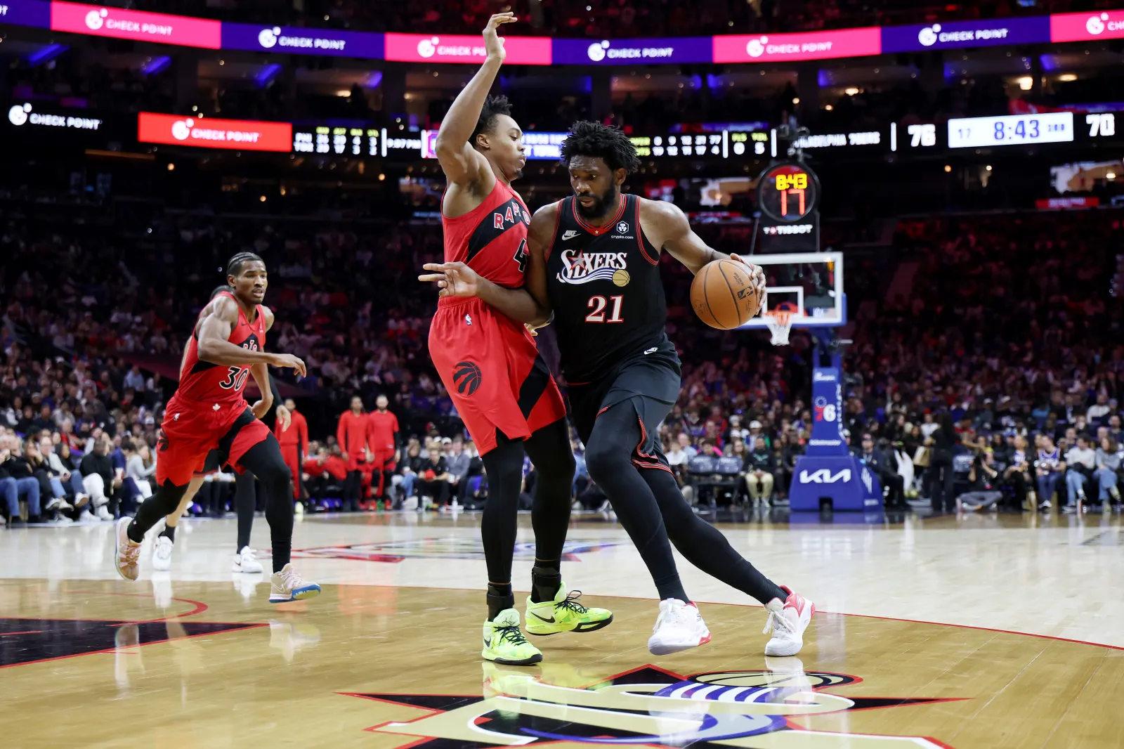 Fãs da NBA criticam decisão chocante de Paul George sobre o 76ers