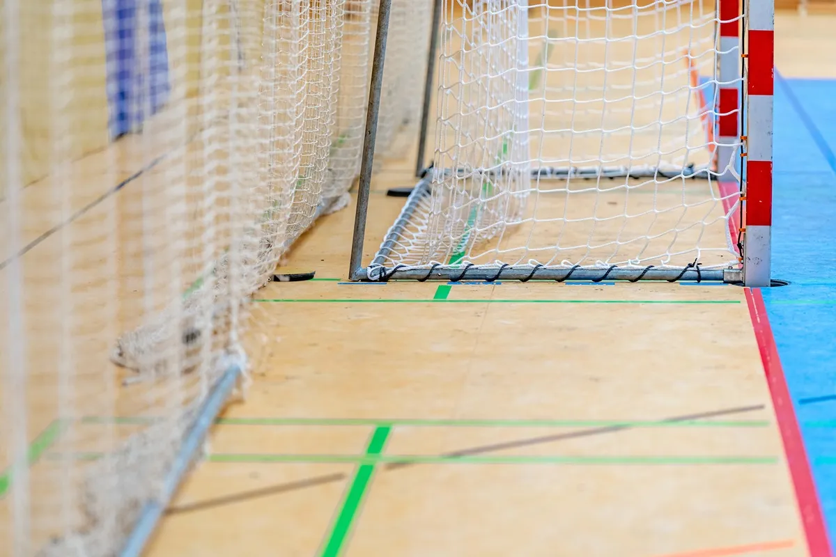 Criança de 12 anos morre após acidente com trave no Paraná