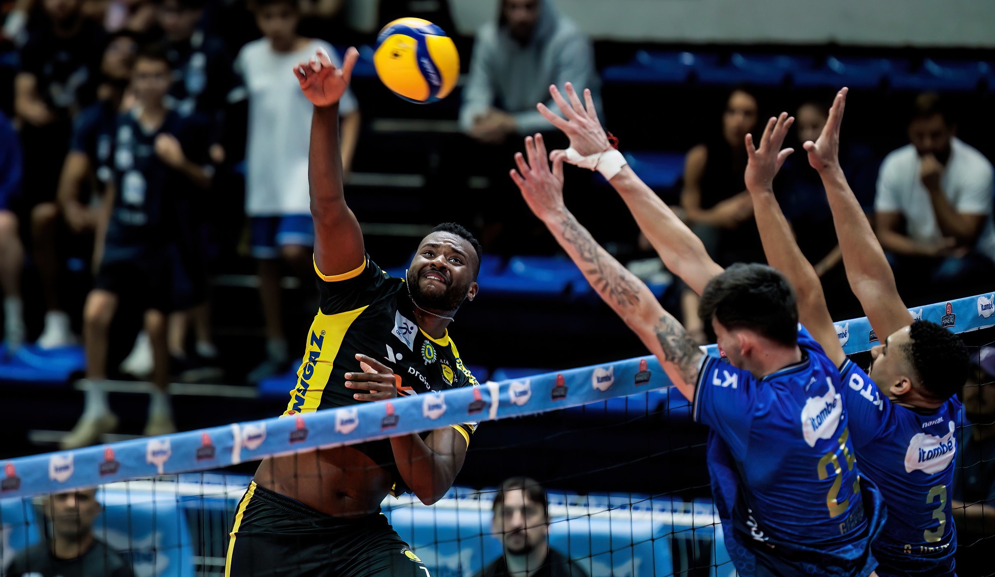 Praia Clube e Itambé Minas se enfrentam pela Superliga Masculina