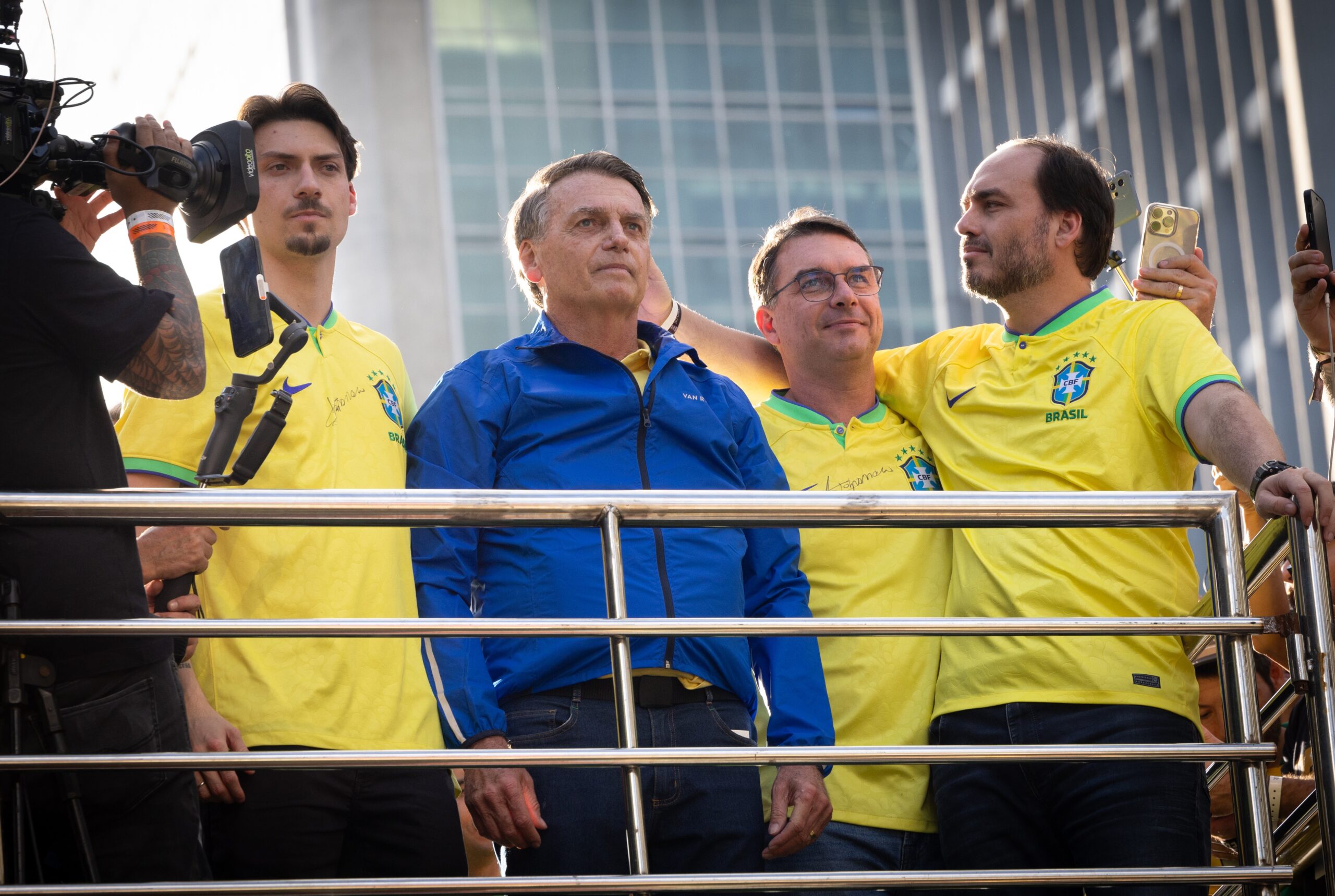 Carta de Bolsonaro sobre candidatura de Flávio irrita parte do entorno do ex-presidente