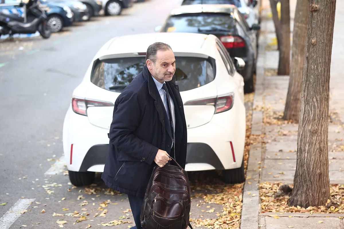 Ábalos a EL MUNDO antes de ir a prisión: “Investigar a Air Europa sería abrir el melón, ahí podemos llegar a Begoña. Podemos llegar bien llegados”