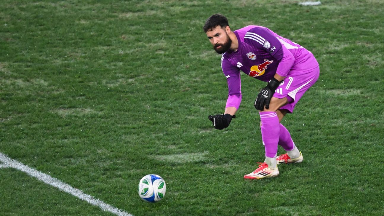 São Paulo acerta a contratação de goleiro Carlos Coronel, da seleção do Paraguai