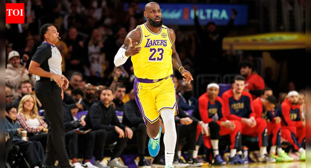 “Still got flight” – LeBron James’ unbelievable dunk skill against Sacramento Kings sends fans into frenzy | NBA News