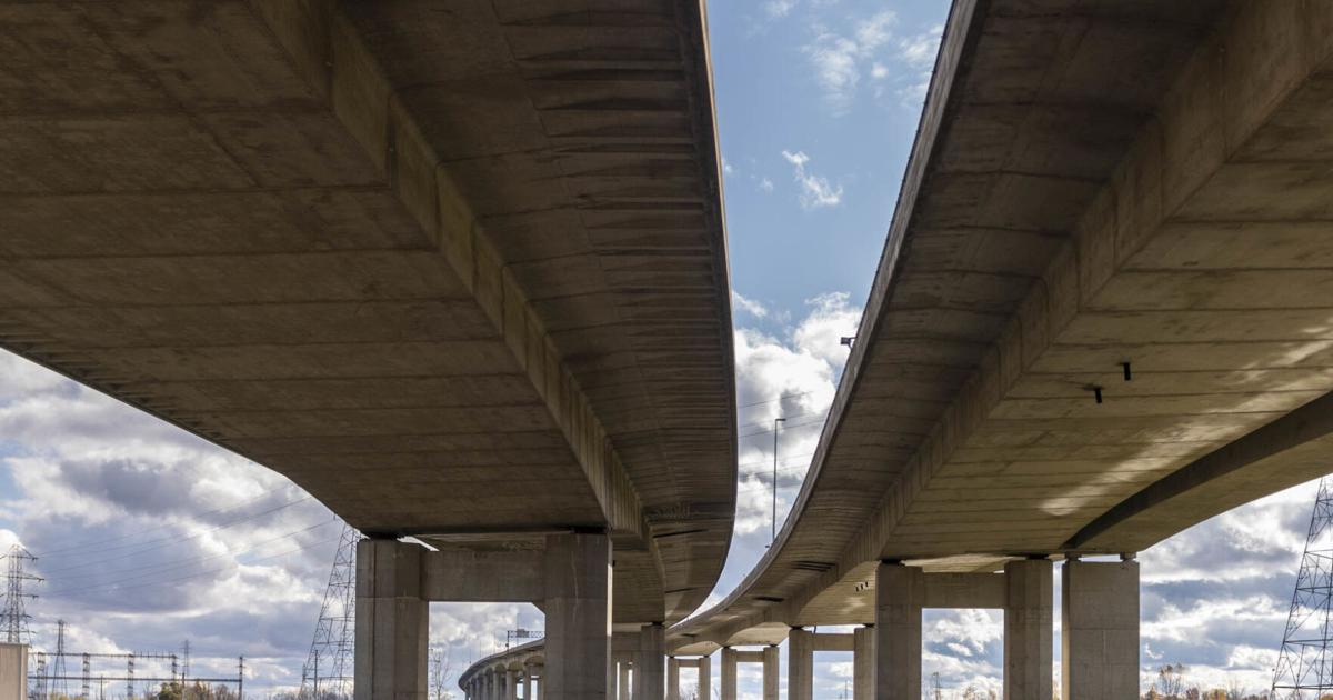 Zilwaukee Bridge closed due to crashes, icy conditions | Weather