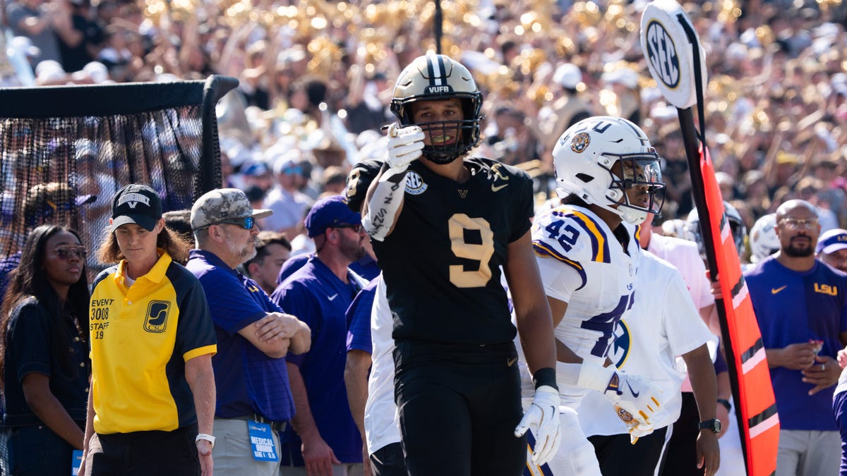 Vanderbilt football vs Iowa ReliaQuest Bowl opt-outs