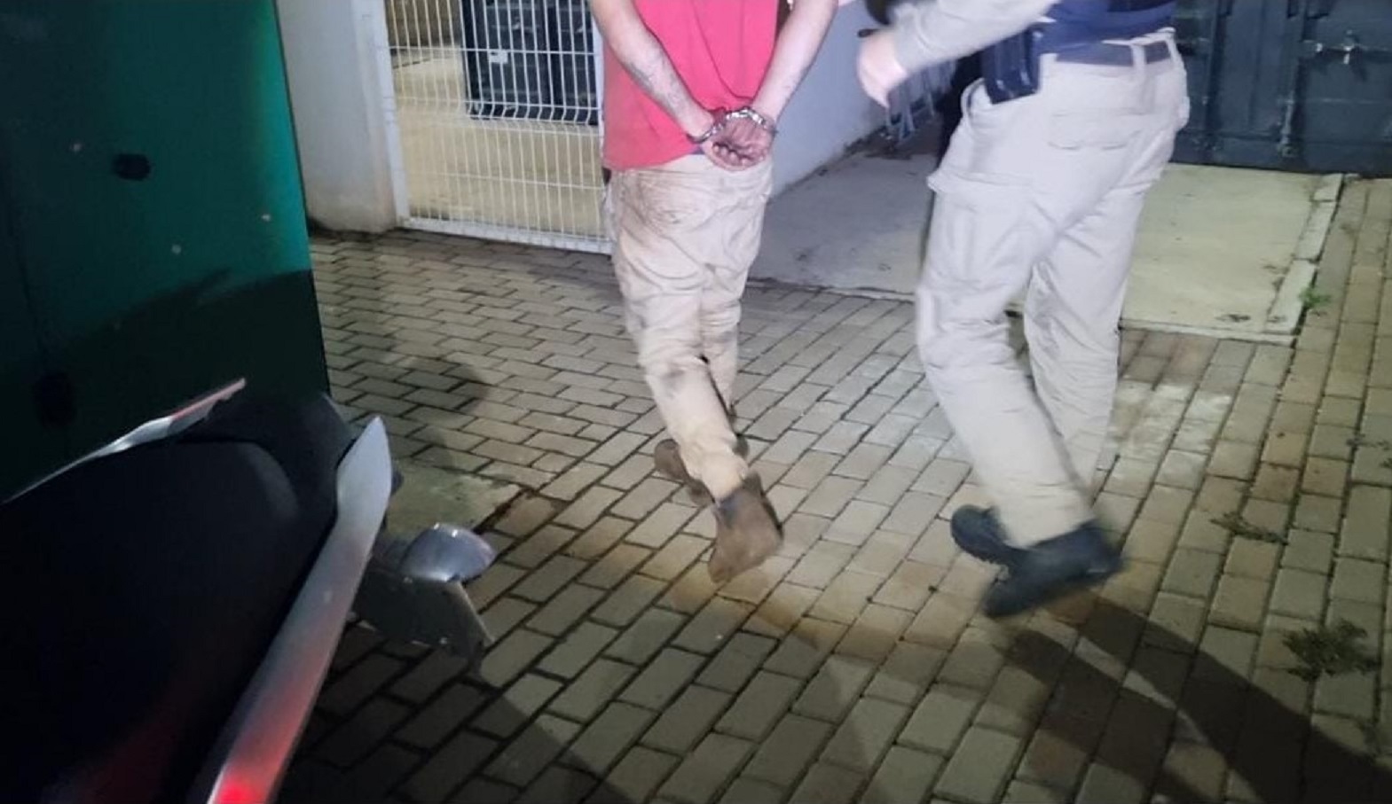 Homem é preso por violência doméstica e mandado de roubo em Céu Azul