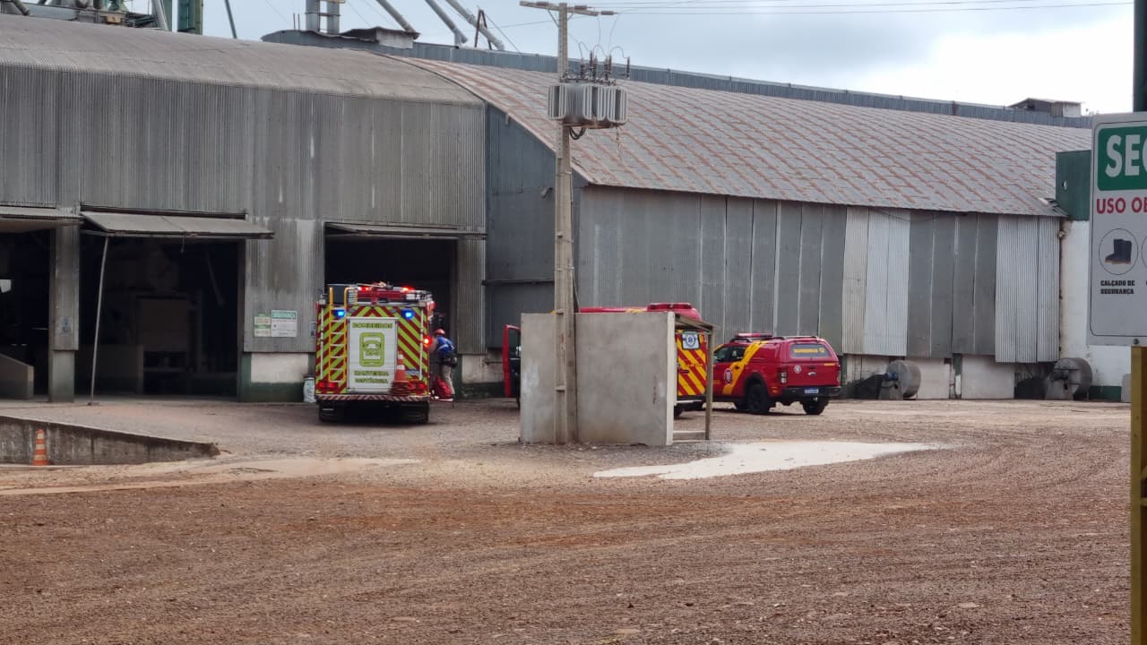 Trabalhador é soterrado por grãos de milho em empresa de Cascavel
