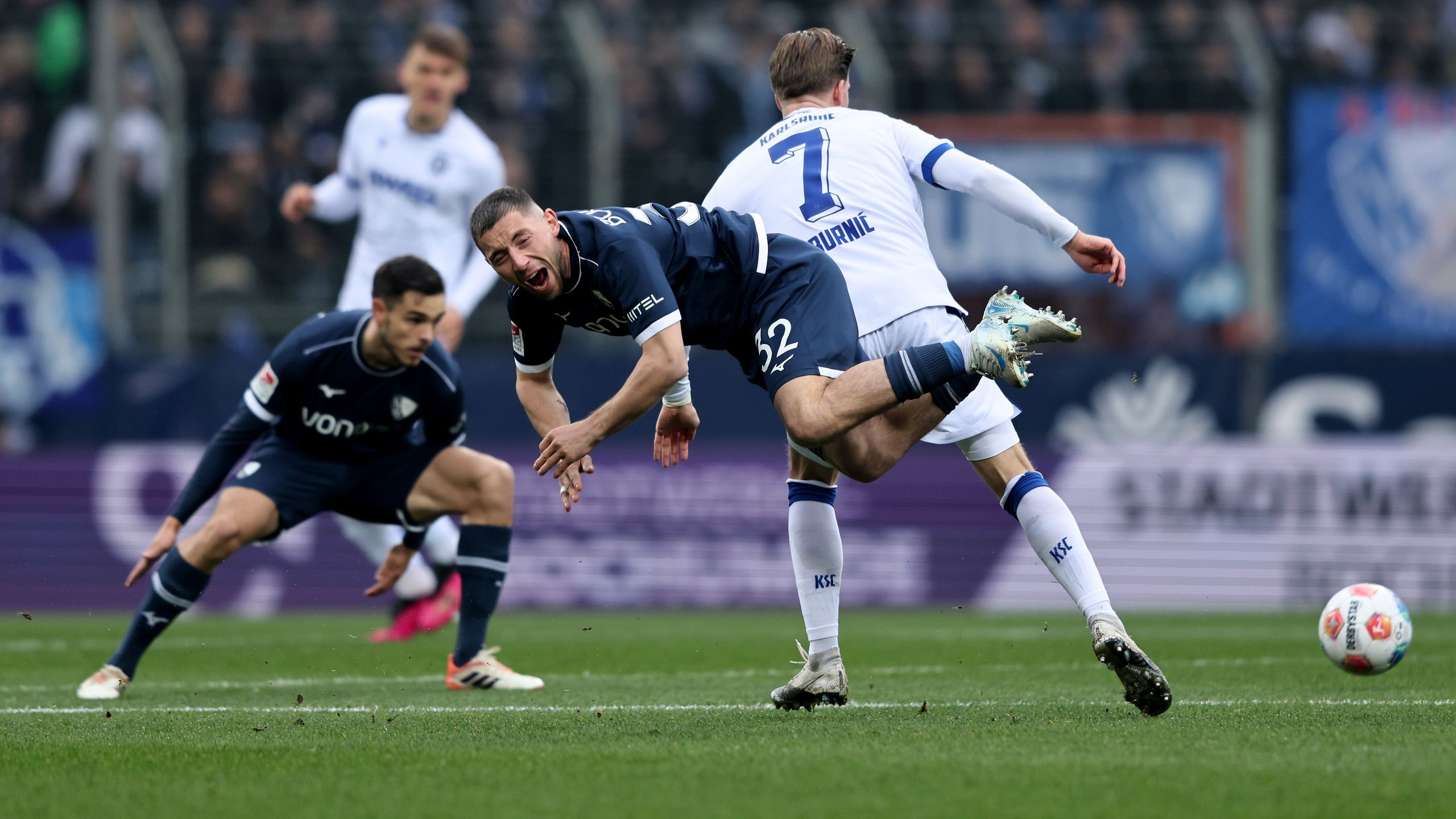 VfL Bochum gegen KSC heute live im Ticker – Duell der Tabellen-Nachbarn im Kampf um den Anschluss
