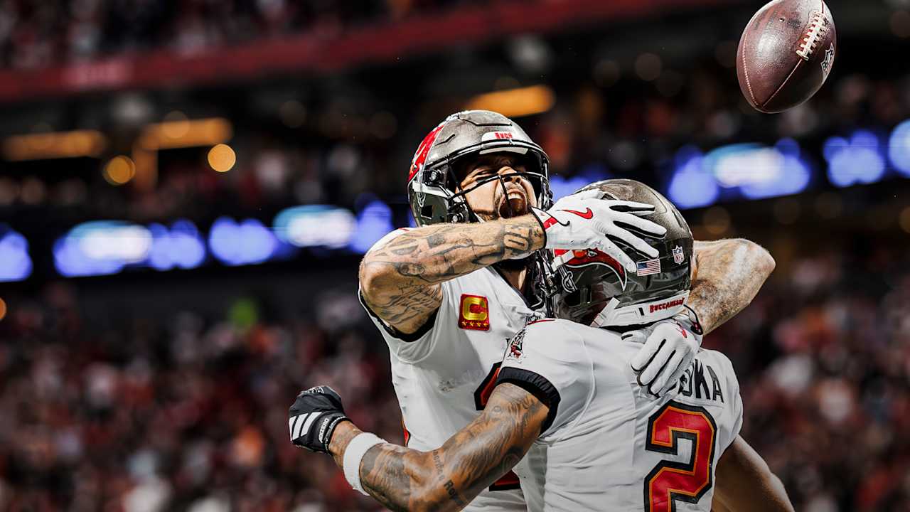 Offensive Rookie of the Year Up for Grabs in Bucs-Panthers