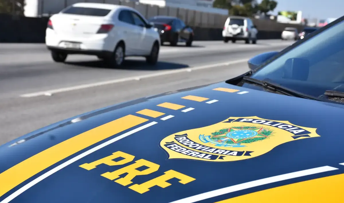 Motociclista morre após bater na traseira de caminhão na BR-277