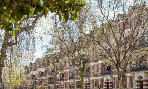 UK households turn to credit as mortgage approvals ease and savings rise