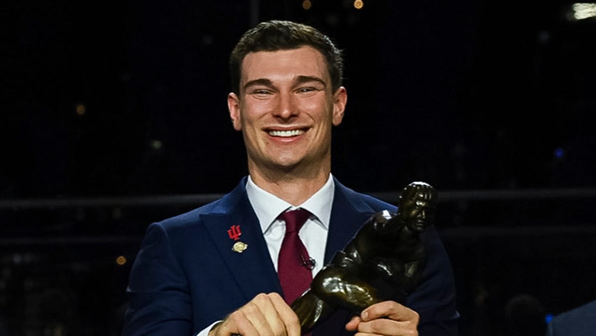 Fernando Mendoza’s mom, Elsa Mendoza, has MS and is an inspiration to her son