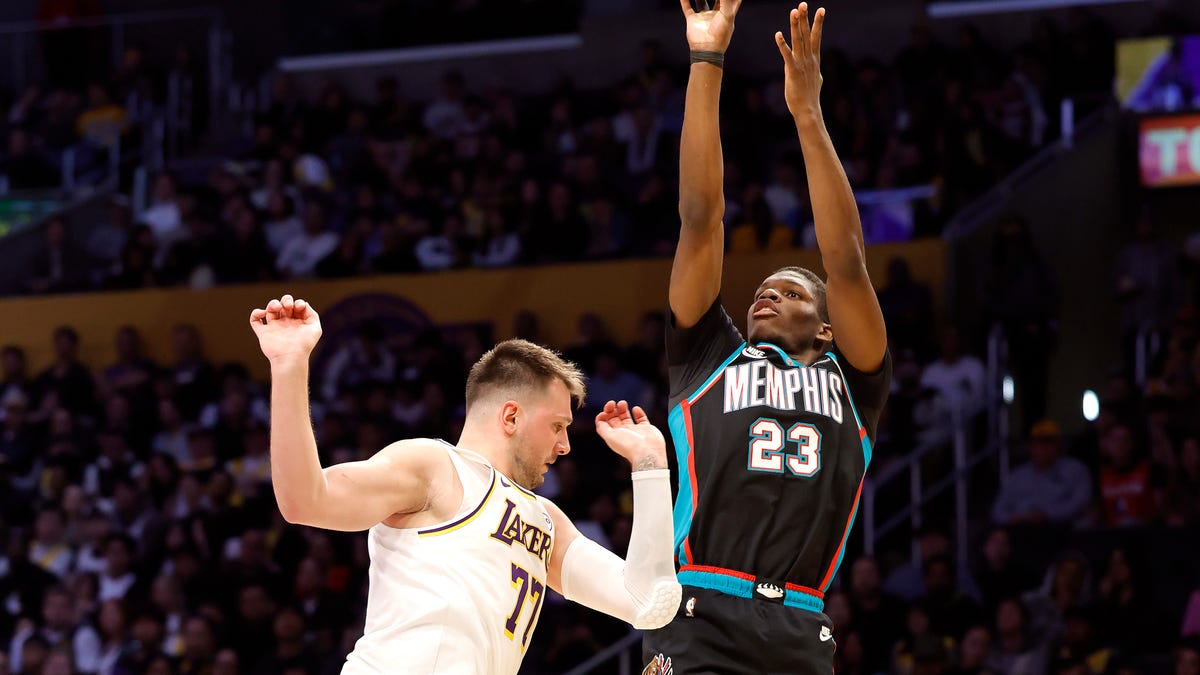 Memphis Grizzlies rookie hurt vs Lakers