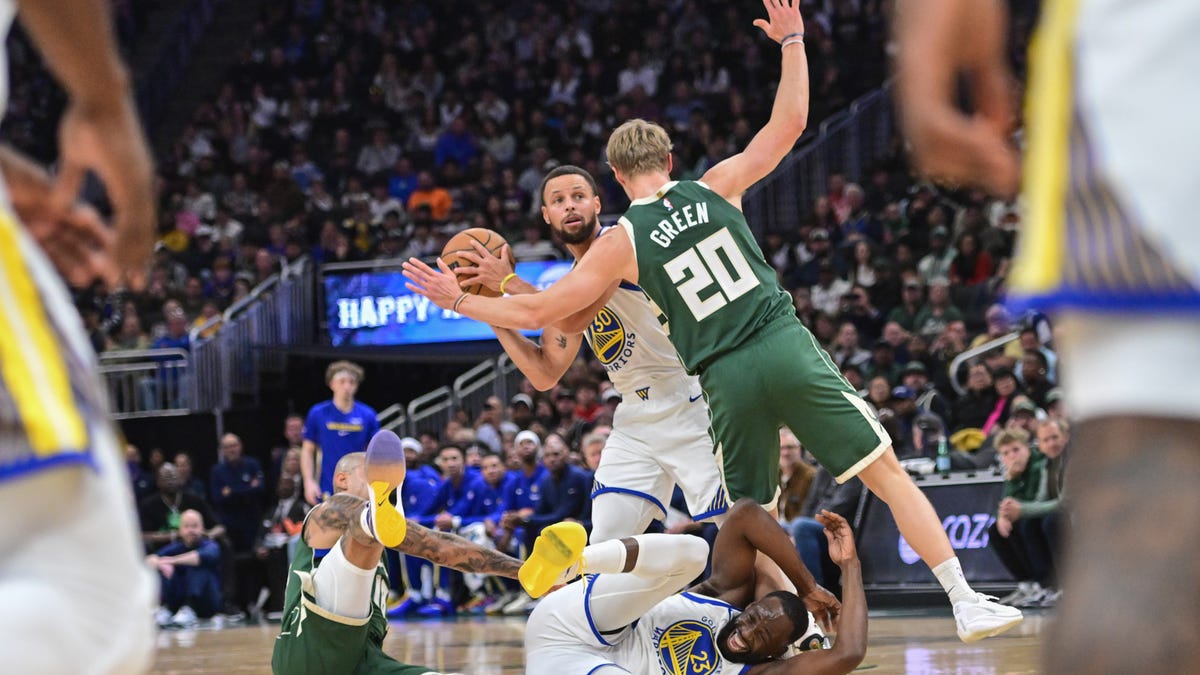 Bucks at Warriors odds, picks and predictions
