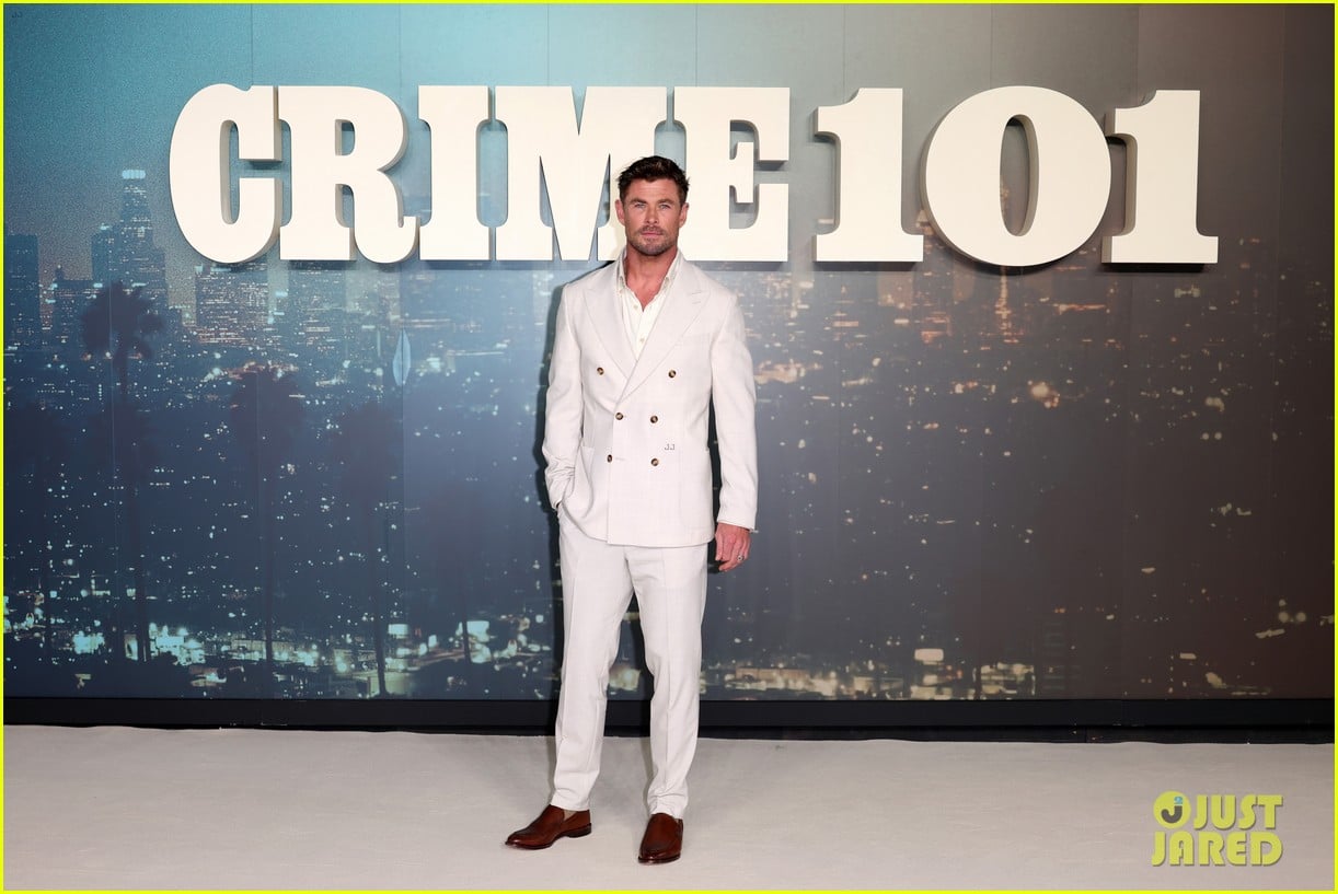 Barry Keoghan Channels His ‘Crime 101’ Character at UK Premiere With Halle Berry, Chris Hemsworth & More!: Photo 5272068 | Chris Hemsworth, Halle Berry, Mark Ruffalo Photos | Just Jared: Celebrity News and Gossip