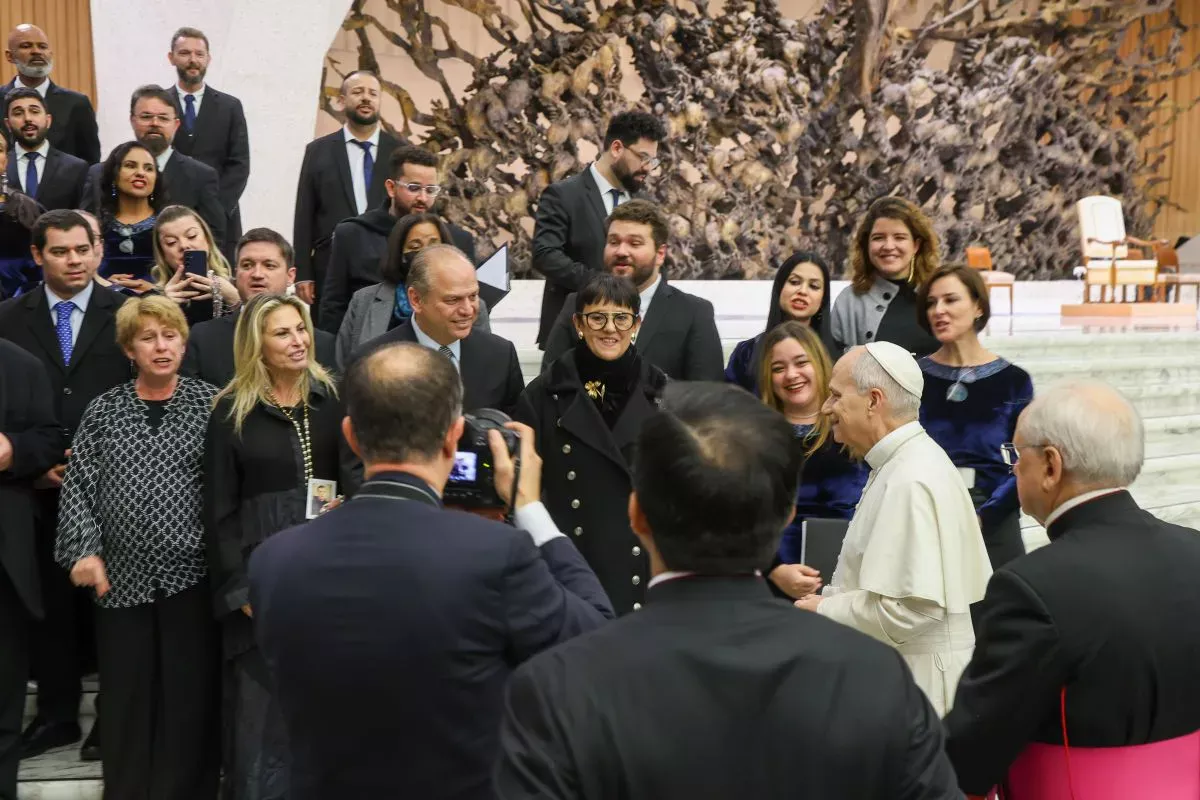 Camerata Antiqua de Curitiba toca em Roma e é saudada pelo Papa Leão XIV