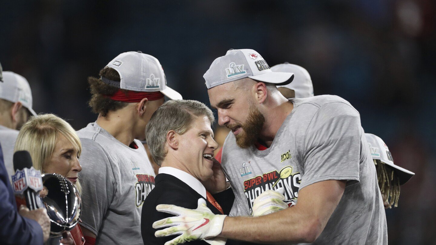 Clark Hunt: There’s no doubt in my mind Travis Kelce can still play