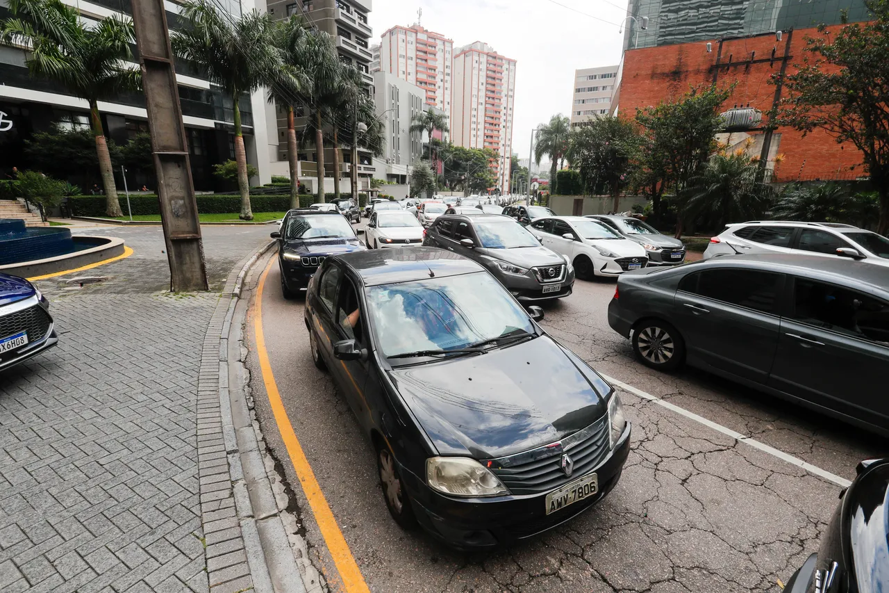 Com mega desconto, pagamento à vista do IPVA dispara no Paraná