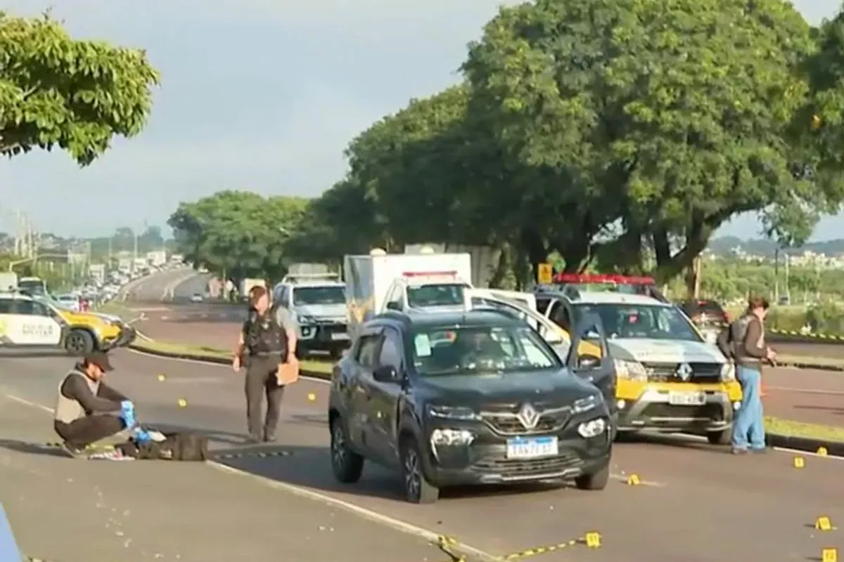 Confronto com mais de 20 disparos bloqueia importante avenida em Curitiba