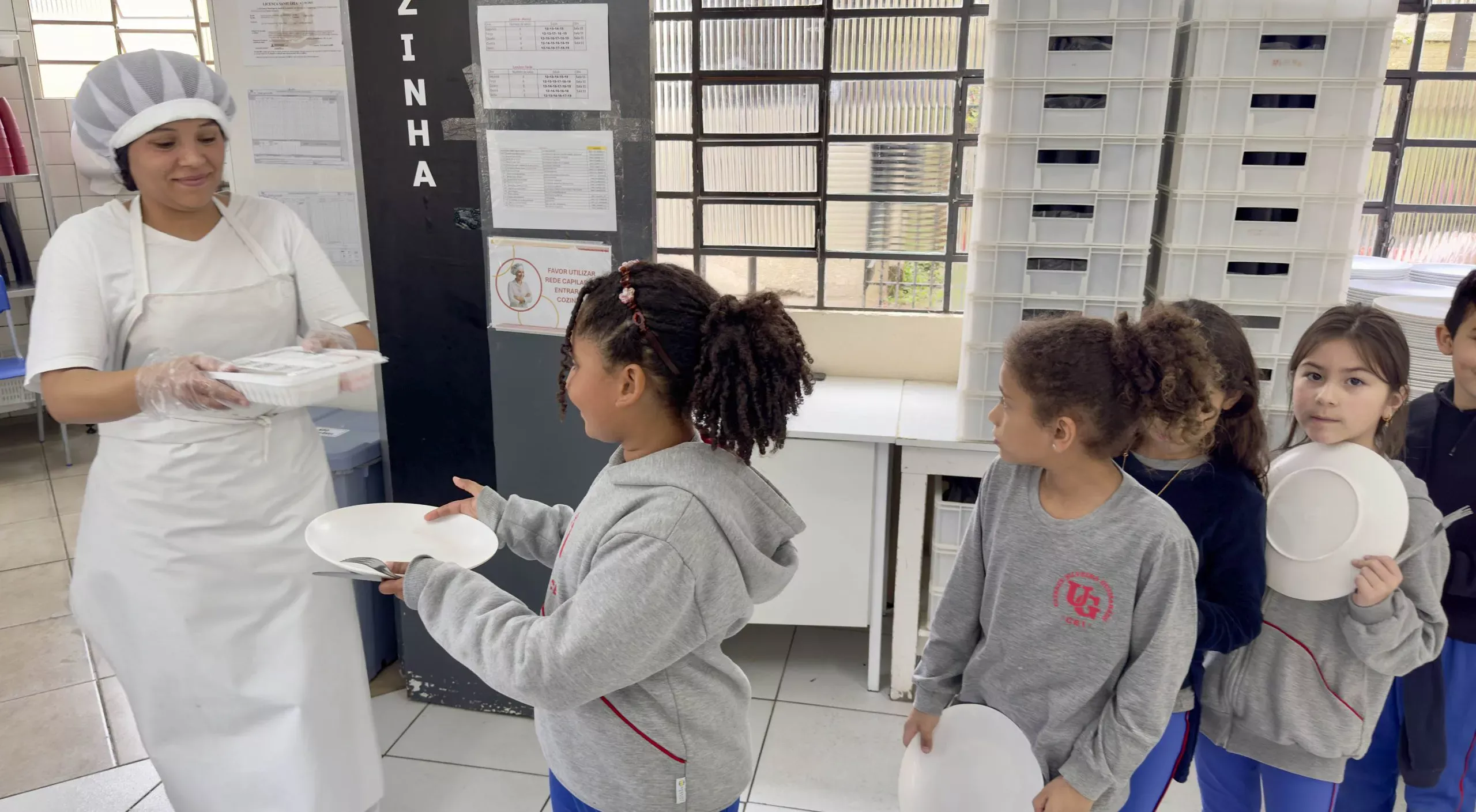 Curitiba oferece cardápios especiais na rede de ensino; famílias devem informar