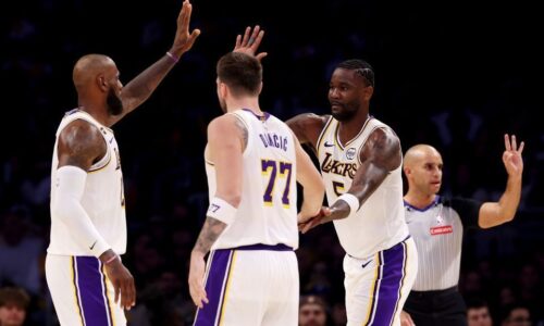 Deandre Ayton’s perfect night keys Lakers win over Raptors