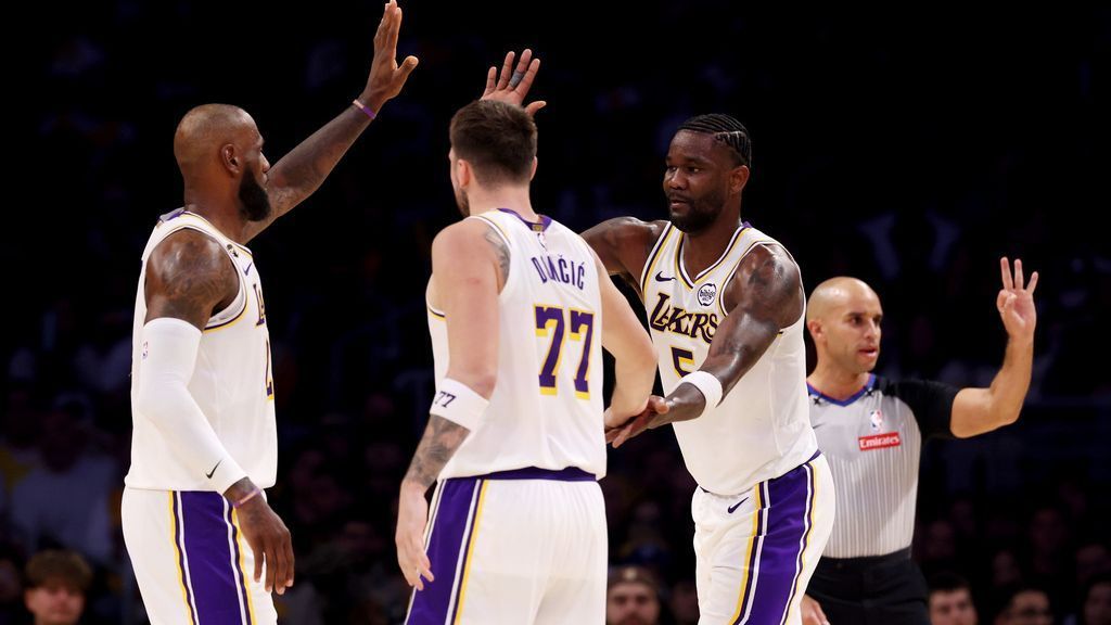 Deandre Ayton’s perfect night keys Lakers win over Raptors