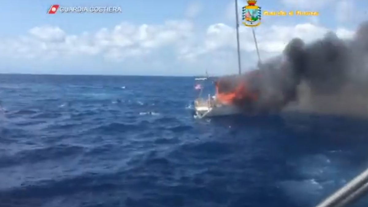 Esplosione imbarcazione migranti a Praialonga: ribaltata la condanna di primo grado, assolti i due finanzieri