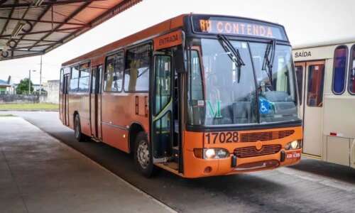Fim de linha de ônibus na grande Curitiba faz trajeto durar três horas. “É cansativo”