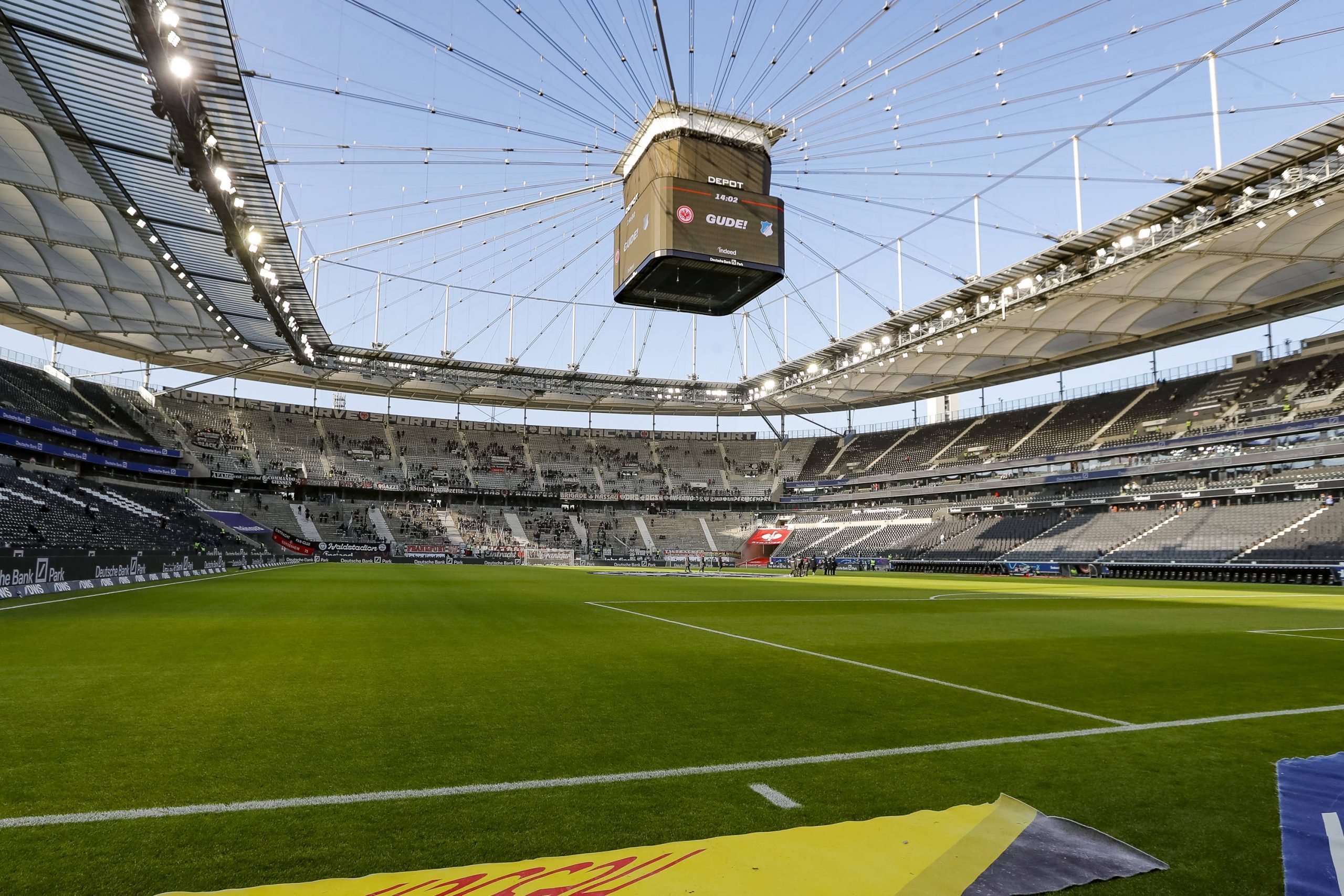 Kalimuendo zurück, Theate auf der Bank