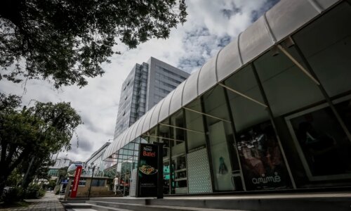 Leilão de shopping histórico de Curitiba é suspenso