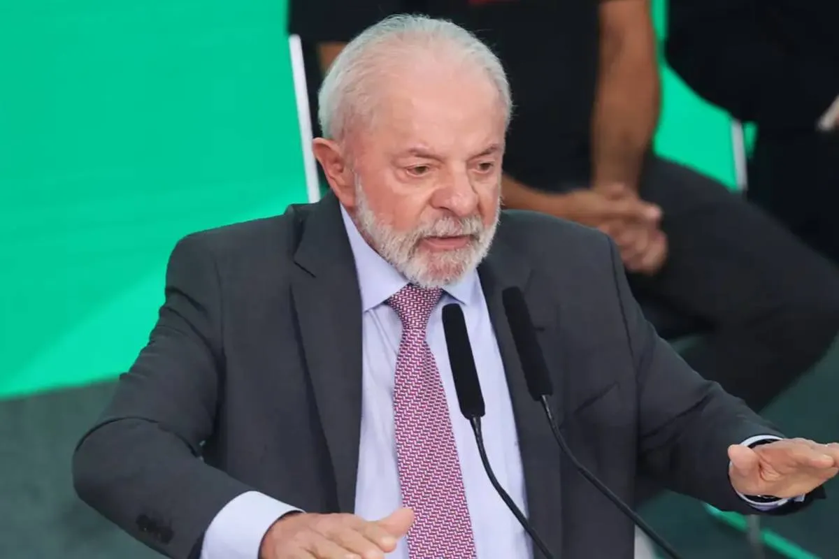 Lula condena bombardeios na Venezuela: “Linha inaceitável”