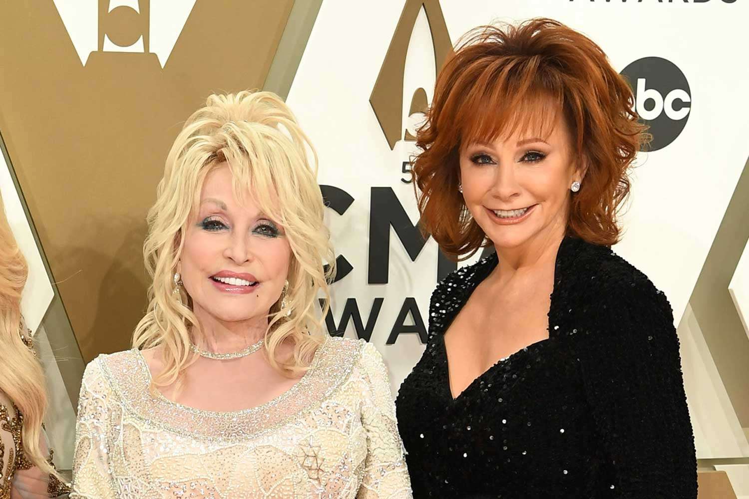 Reba McEntire Reveals How Dolly Parton Supported Her After 1991 Plane Crash
