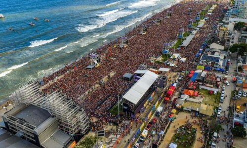 Show de Gusttavo Lima reúne 265 mil pessoas em Matinhos