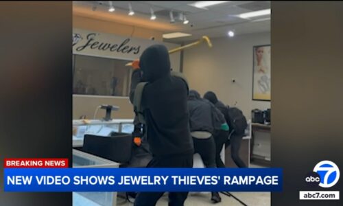 Violent smash-and-grab robbery at Orange County jewelry store leads to crashes, arrests