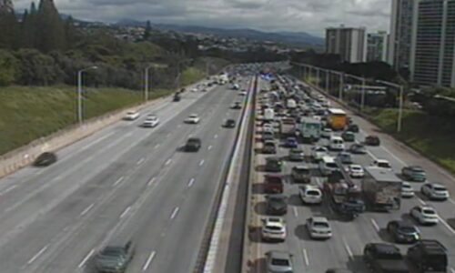 Woman killed, 6 injured in H-1 Freeway crash