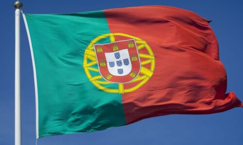 Eleitores em Portugal vão às urnas para escolher novo presidente