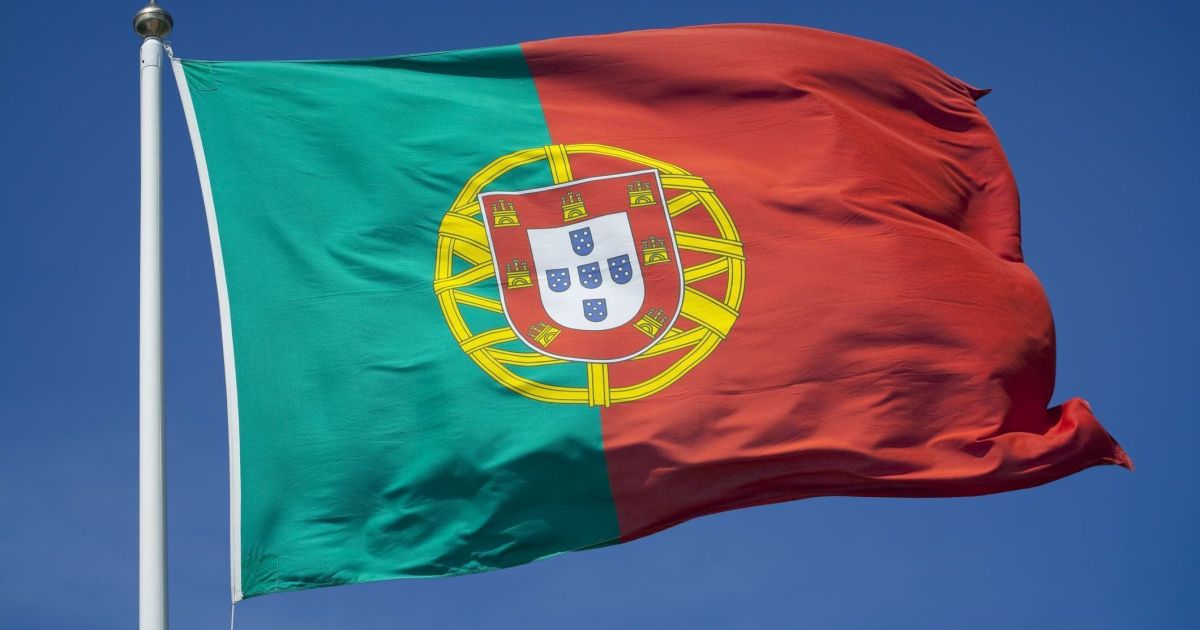 Eleitores em Portugal vão às urnas para escolher novo presidente