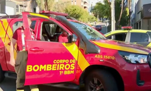 Incêndio em casa noturna em bairro badalado de Curitiba trava importante avenida