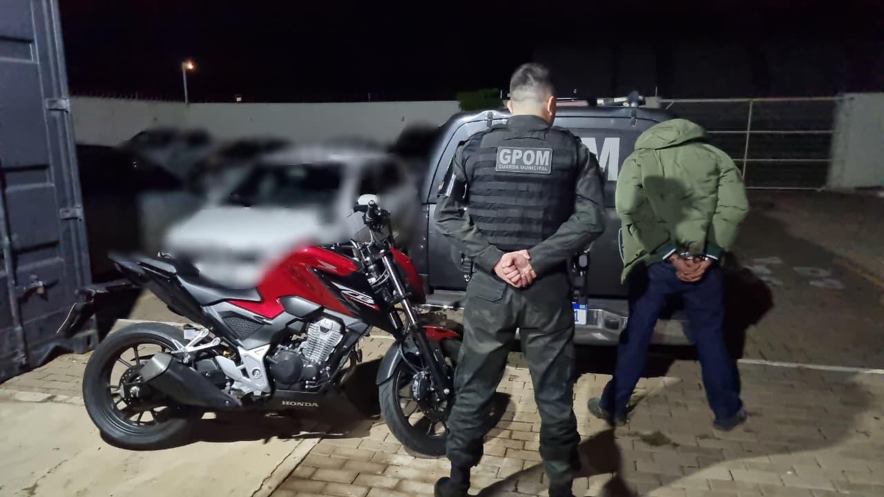Suspeito de furtar uma moto no Centro é detido na BR 467 tentando levá-la ao Paraguai